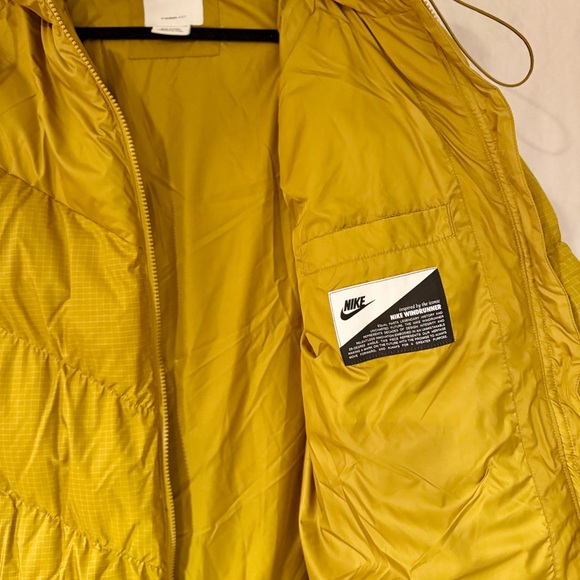 Nike Therma-FIT Windrunner Long Puffer Coat Mustard Yellow Size Small New - Picture 5 of 7